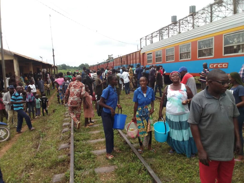 MAKABANA-DÉPART DU TRAIN MBINDA : UN SUCCÈS PROMETTEUR-Ministère des Transports-Train MBINDA